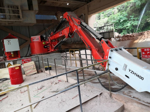 Kiinte&auml; hydraulinen kivenmurtaja