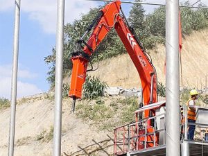 Ondoa Wakati wa Kusagwa kwa Kusaga kwa kutumia YZH Pedestal Rockbreaker