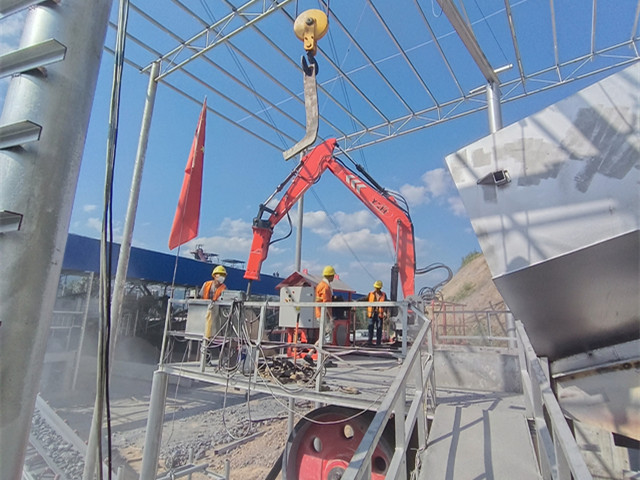 Fixed Rockbreaker System Quickly Break Large Stones in The Aggregate Plant