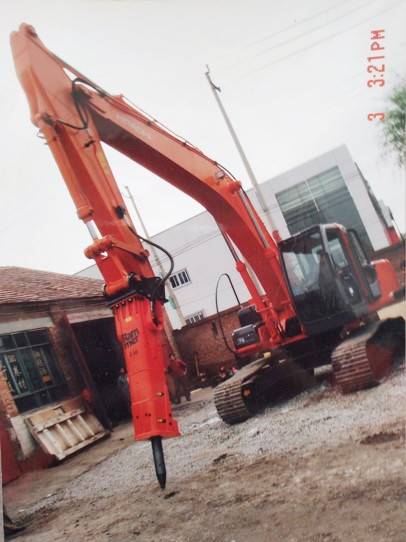 YZH vendi&oacute; con &eacute;xito un martillo apisonador en China en 2003