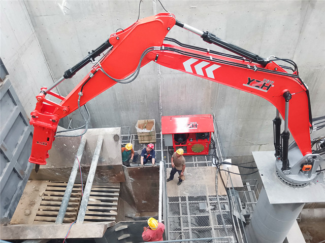 Hydraulic Rock Breaker Boom Systems Are Used For Primary Jaw Crushers