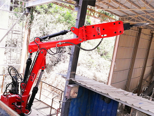 Pedestal Boom System Keeps The Crusher Working Without A Break