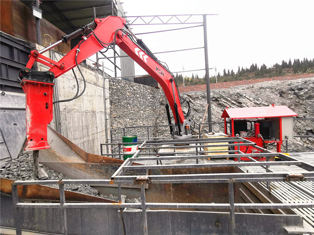 Naprawiono hydrauliczny układ wysięgnika kruszarki skał, kt&oacute;ry zwiększył wydajność i bezpieczeństwo linii kruszącej