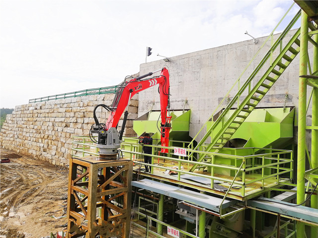 Stationary Pedestal Rock Breaker Boom System Avoid Congestion At the Crusher Intake