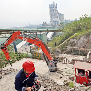 YZH Advanced helyhez k&ouml;t&ouml;tt sziklat&ouml;rők erőteljes hidraulikus kalap&aacute;ccsal