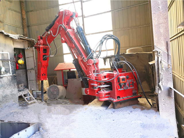 نظام Rockbreaker Boom لتكسير الصخور في خط إنتاج الركام