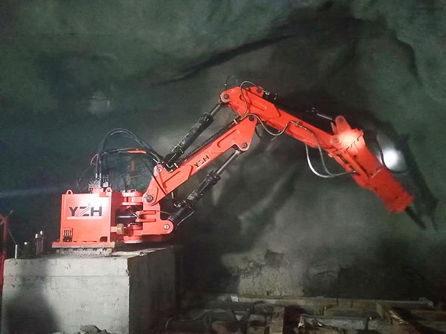 Pedestal Boom Rockbreaker ทำลายหินขนาดใหญ่ที่เหมืองใต้ดิน 500 เมตร