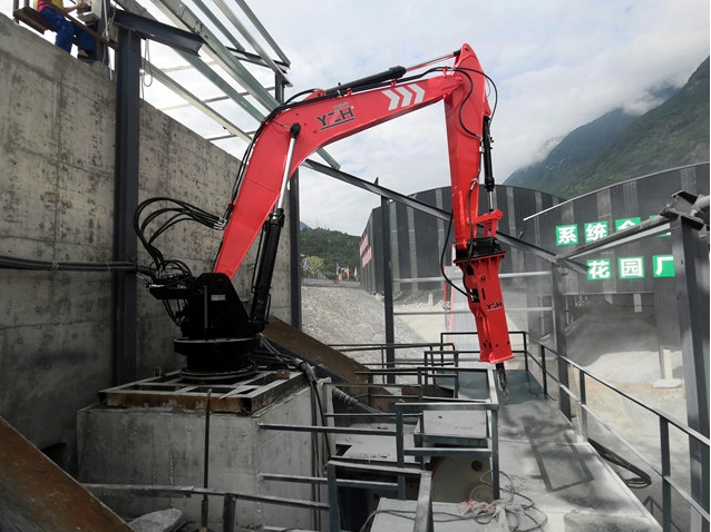 Ayaklı Bom Sistemleri ve Mobil Kaya Kırıcılar: Kırma Devreniz i&ccedil;in En İyisi Hangisi?