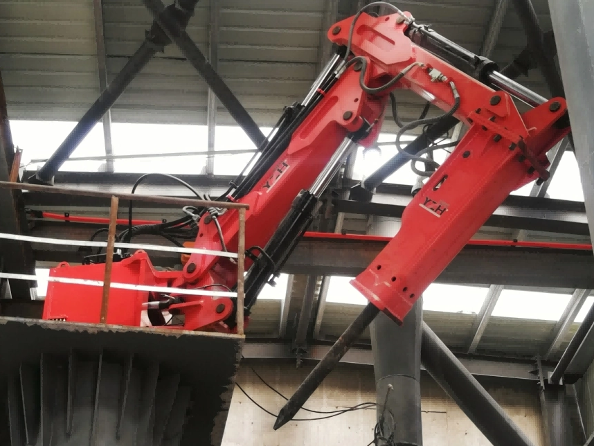 Aprimorando o processamento de materiais no Canad&aacute; com o BB500 Rockbreaker Boom